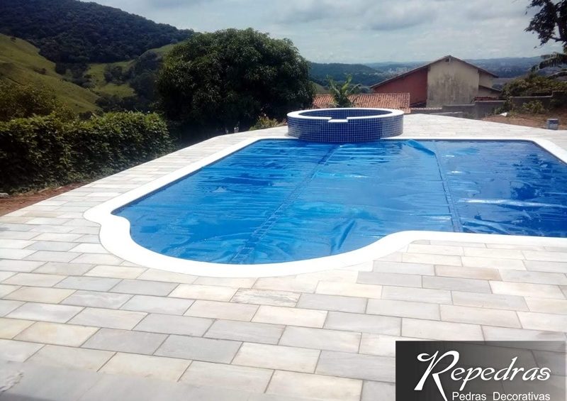 Revestimento de pedras São Tomé para piscinas